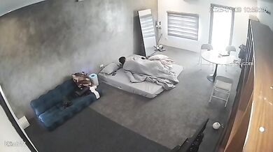 黑客破解家庭网络摄像头偷拍❤️住毛坯房的年轻情侣疯狂做爱 有时一天做爱几次（59V) (22)